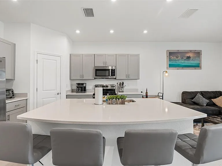 5725 Haven Ter — Photo 8
