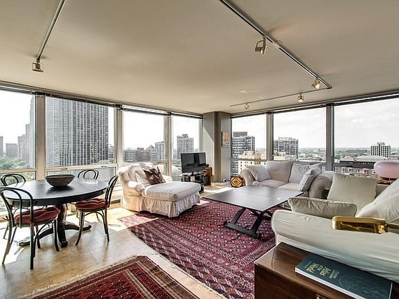 4th image of 340 W Diversey Pkwy APT 1715
