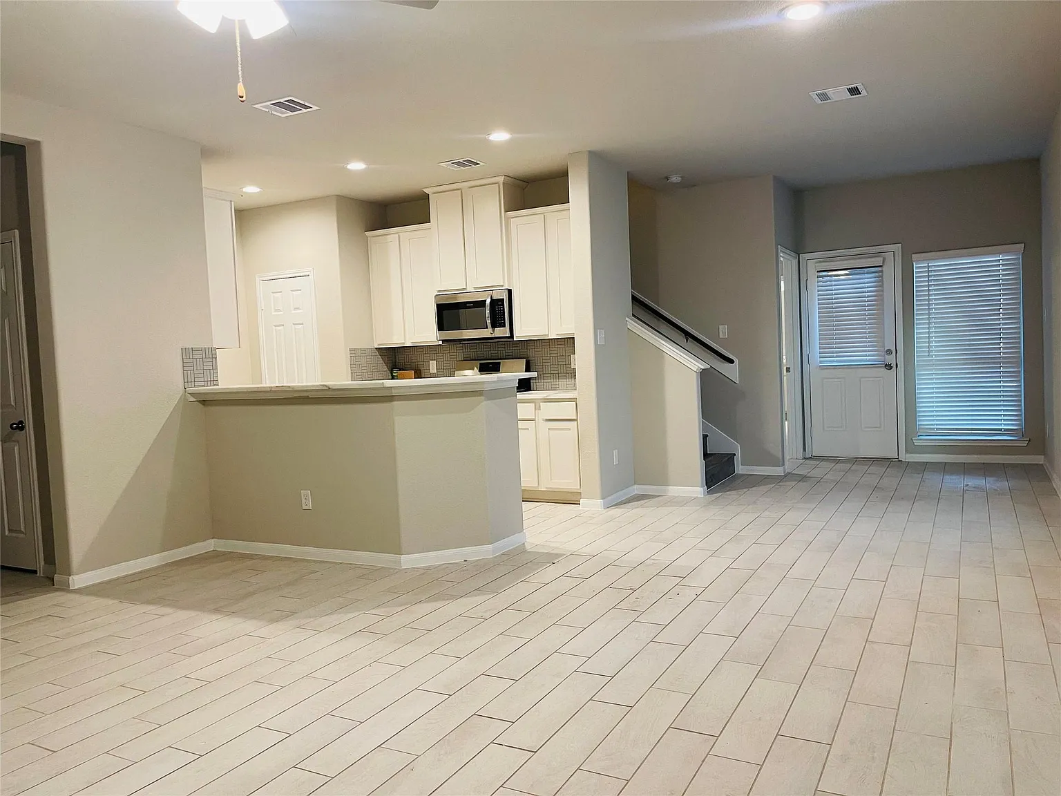 4 bed, 2.5 bath, 1897 sqft, $1,950 — Photo 4