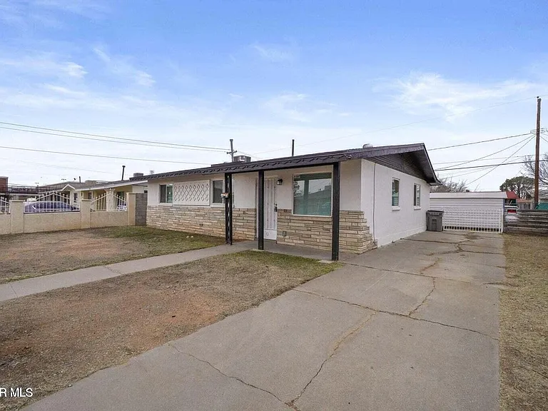 5316 Saxon Dr — Photo 2