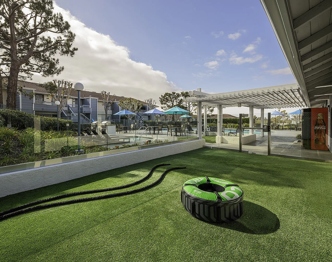 Pacific Pointe Apartments — Photo 2