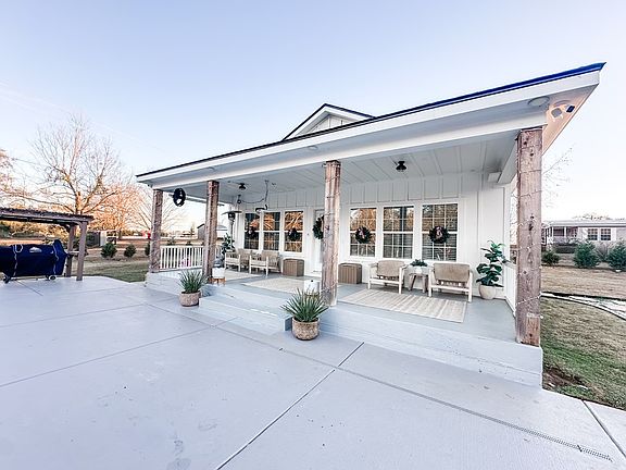 2nd image of 541 Malvern Loop