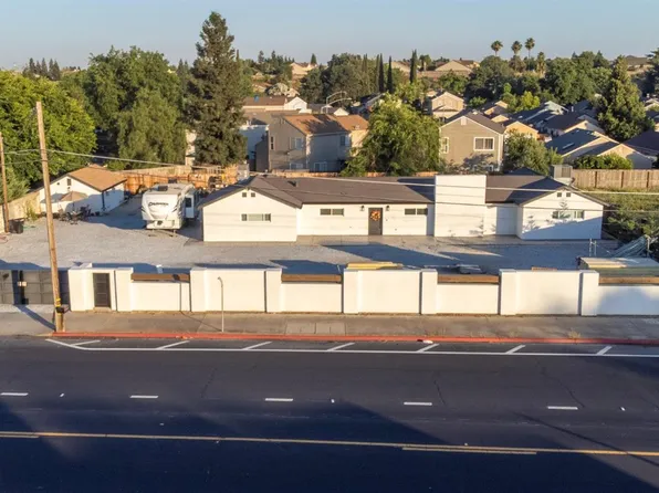1625 W F St, Oakdale, CA 95361