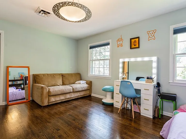 437 Summit St — Photo 12