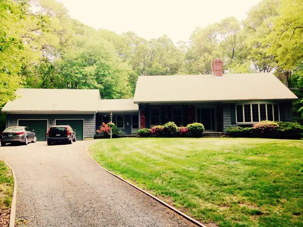 12 Queens Fort Ln, Exeter, RI 02822