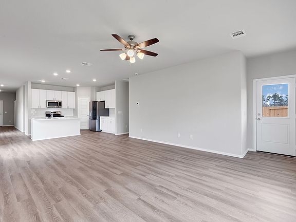 4th image of 8014 Camphor Ct
