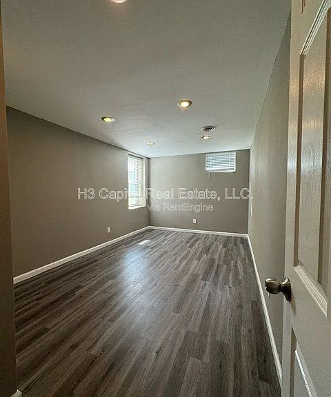 1041 Flora Lake Ct — Photo 33
