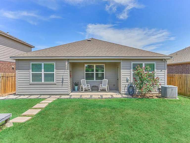 8884 Oval Glass St — Photo 36