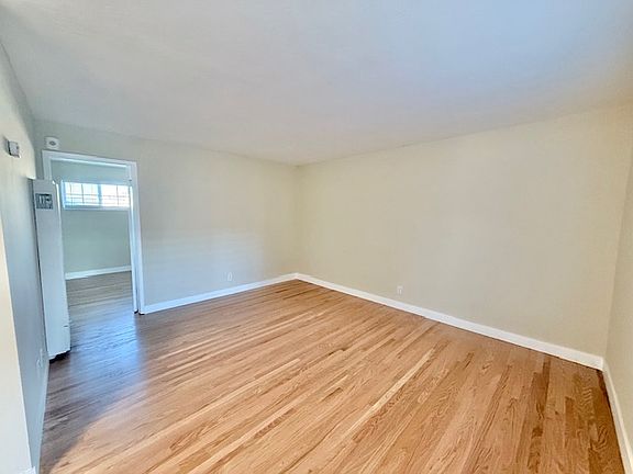 3rd image of 822 Grove St APT 5