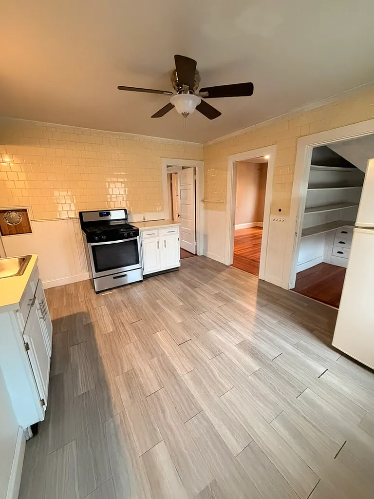 2 bed, 850 sqft, $2,000 — Photo 1