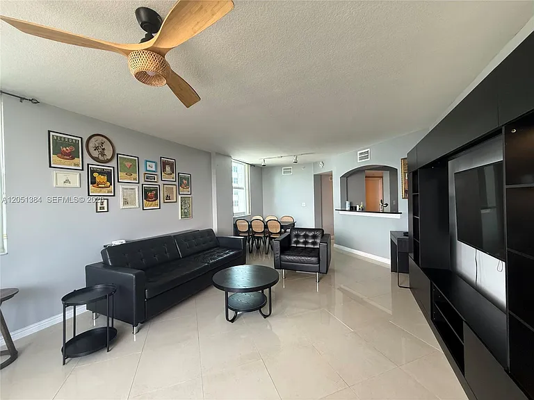 9201 Collins Ave #521 — Photo 5