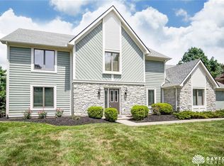 3878 Walnut Grove Ln, Dayton, OH 45440
