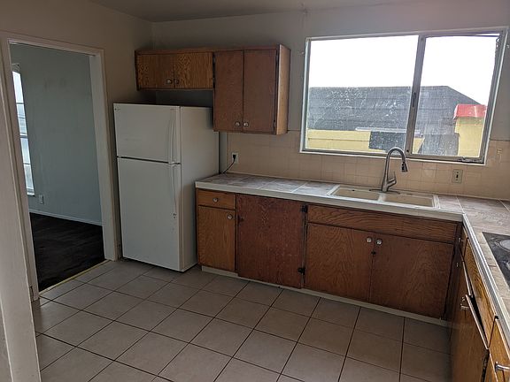 3rd image of 9 Westline Dr