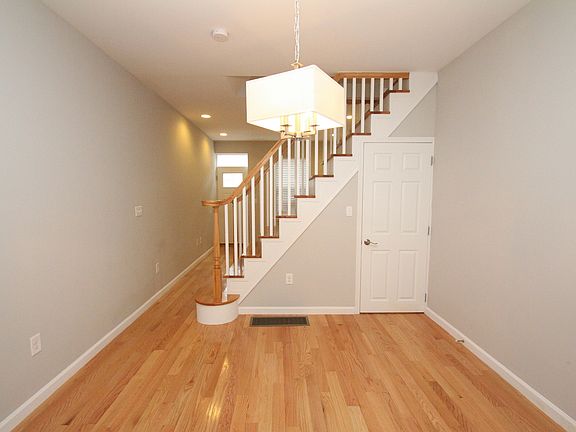 2nd image of 1136 E Oxford St