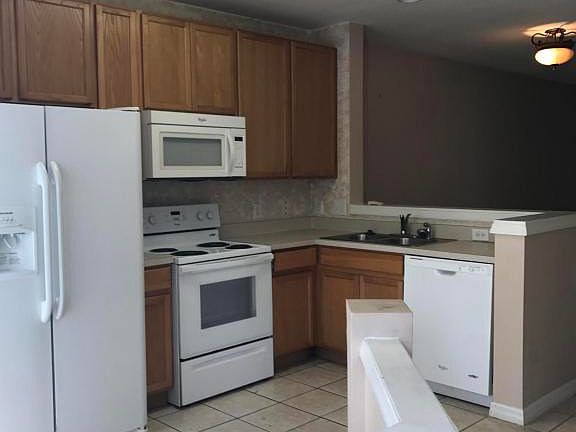 2nd image of 1332 Hampton Park Ln #1332