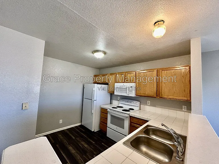 424 W 91st Cir — Photo 4