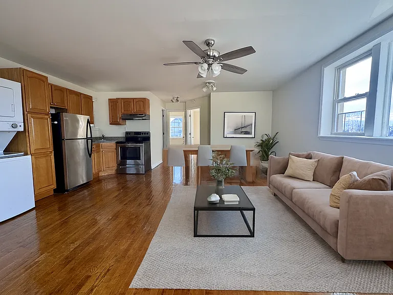 4 Gotham Ave #A — Photo 3