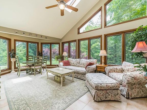 3rd image of 6164 Karrer Pl