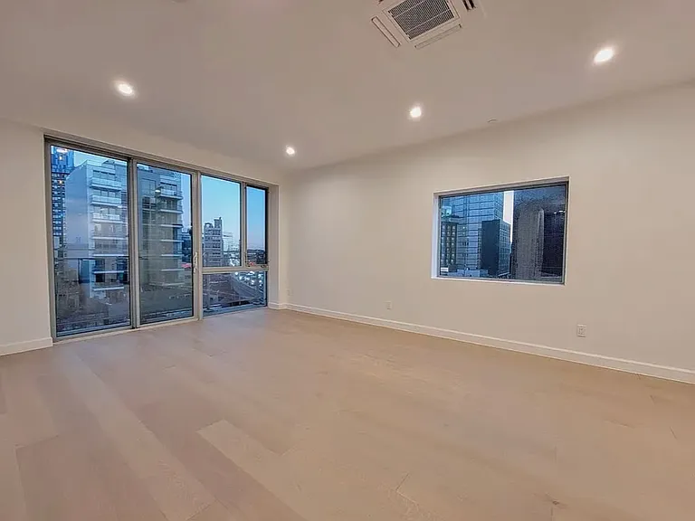 4244 Crescent St #5A — Photo 5