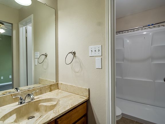 5th image of 1502 Charleston Cv
