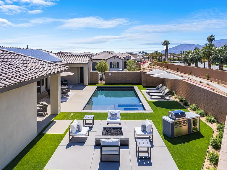 Your private backyard oasis!
