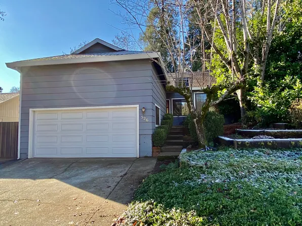 526 Penstock Dr, Grass Valley, CA 95945