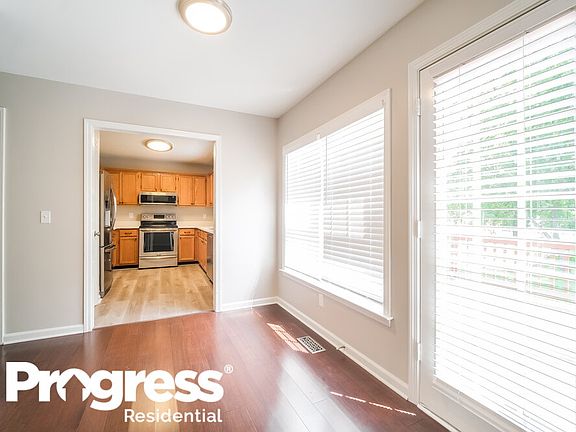 5th image of 322 Brewster Ct