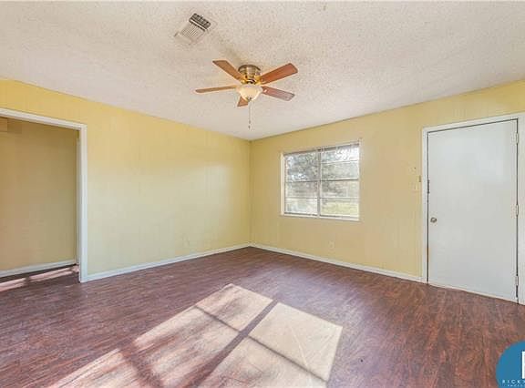 3rd image of 3315 1st St