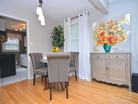 5th image of 349 Bloomfield Ave #110