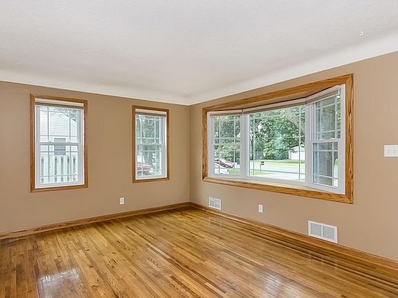 4th image of 9035 Pierce St NE