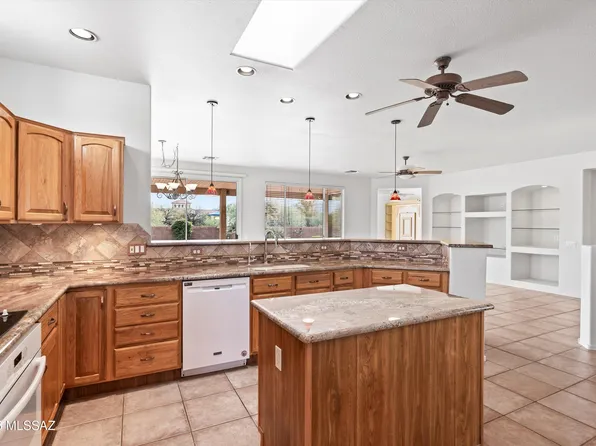 9518 N Twinkling Shadows Way, Tucson, AZ 85743