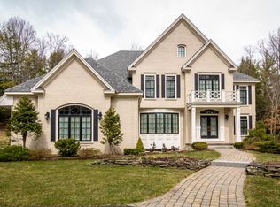 17 Suzanne Dr, Bedford, NH 03110