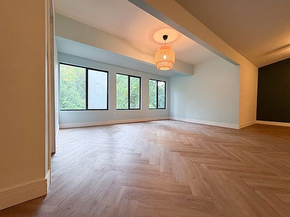 5th image of 1631 NW 19th Cir