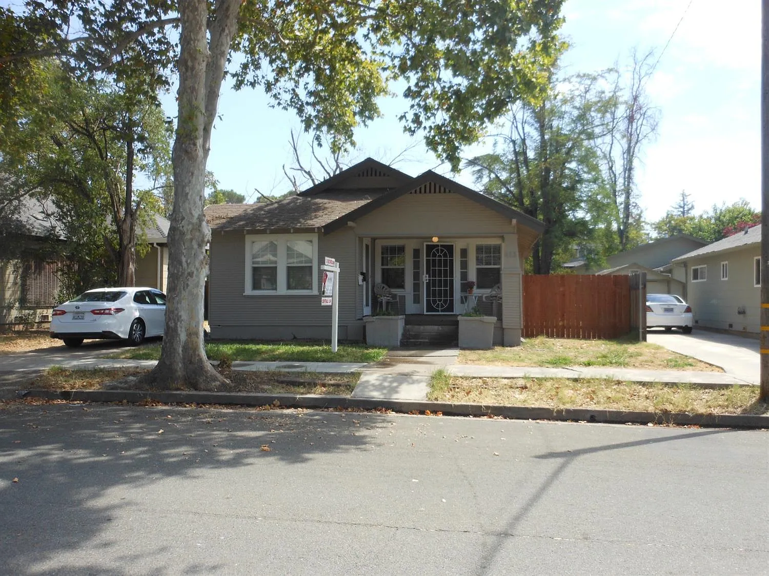 413 Grove St photo 1