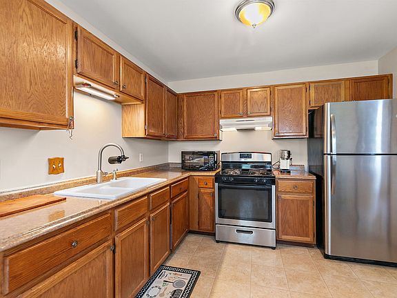 2nd image of 313 N Huntington Dr