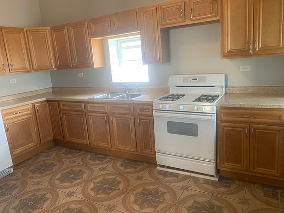2nd image of 1424 N Maplewood Ave #2R