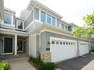 633 Sutherland Dr, Woodbury, MN 55129