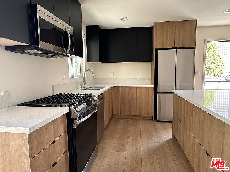 Building Photo - 3807 W Heffron Dr #201