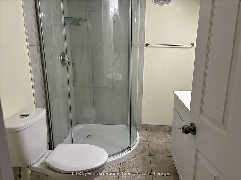 114 Clairfields Dr W #LOWER — Photo 5