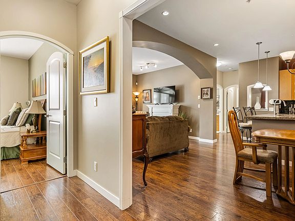 3rd image of 33485 S Fraser Way #315