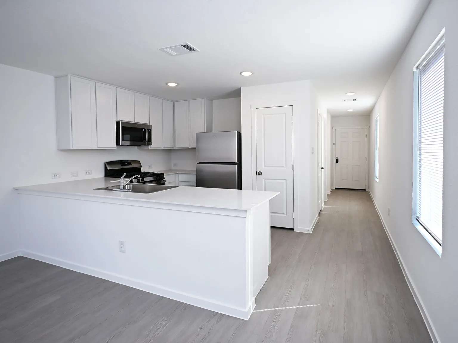 7639 Varo Glen - 1 — Photo 1