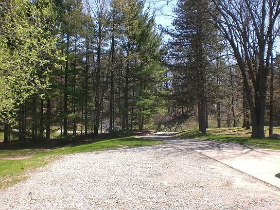 2nd image of 795 Spruce Hill Ln