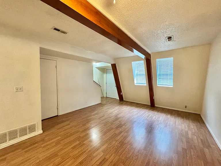 2401 SW 43rd St #6 — Photo 5