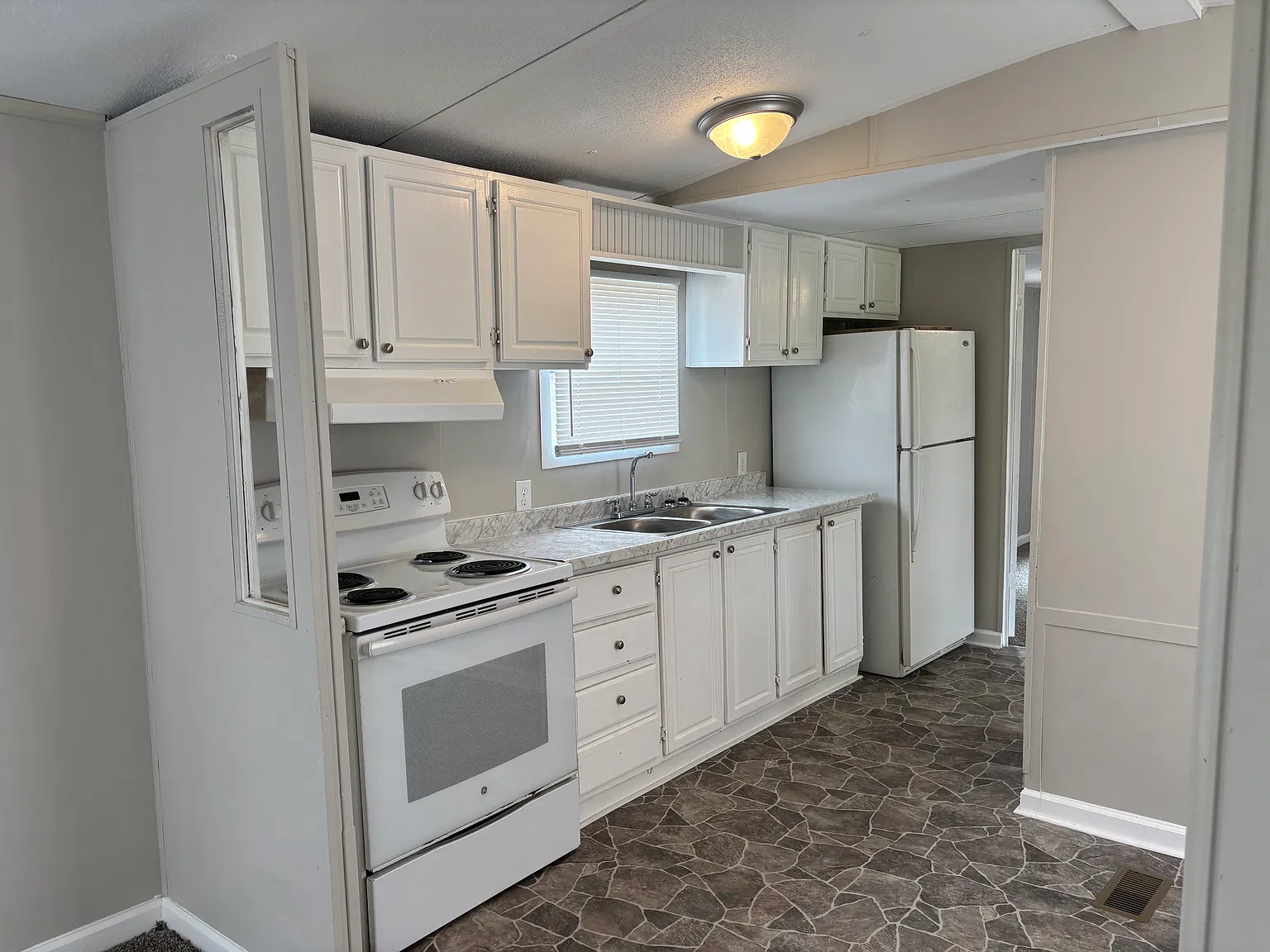 2 bed, $1,150 — Photo 2