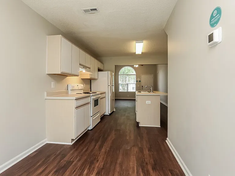 1464 Rochester Dr — Photo 6