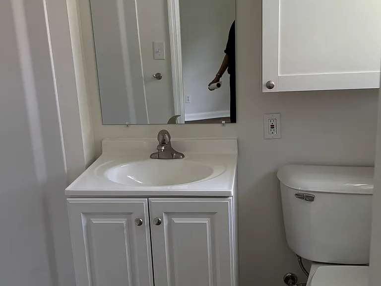 713 S Lovell Ave — Photo 8