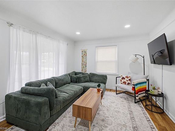 5th image of 4847 E 94th St