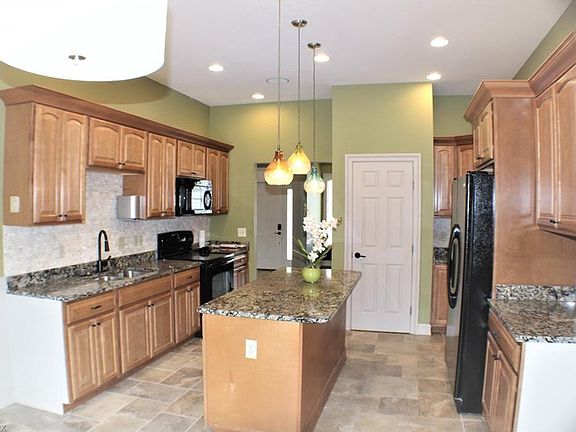 4th image of 919 Hidden Valley Dr