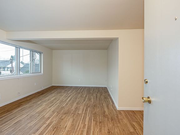 2nd image of 1000 E Aloha St APT 7