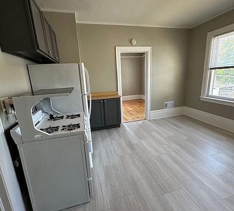 3rd image of 919 E Clarke St APT 4